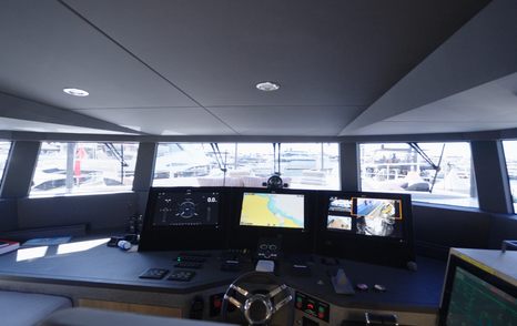 Numarine-30XP-helm-station-view-out