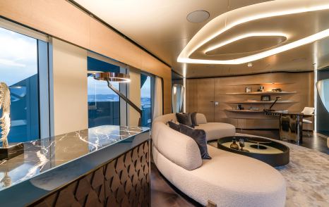Motor yacht Kasif skylounge with curved seating