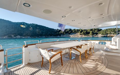Azimut motor yacht Serendipity aft deck dining area 