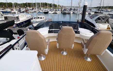 Nord Star 49+ upper helm with three seats