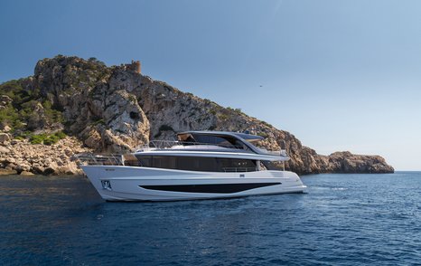 motor yacht X90 at anchor side profile