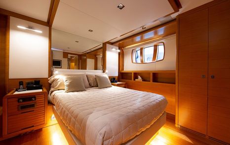 Motor yacht Sofia of Tortolia guest cabin