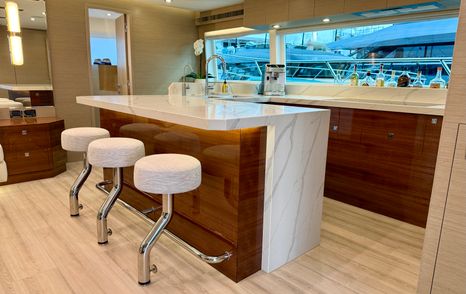 Horizon-PC60-saloon-bar