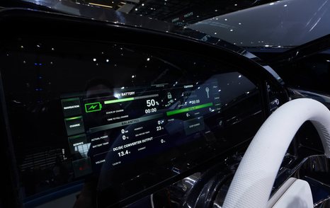 Riva-El-Iseo-Review-helm-screen