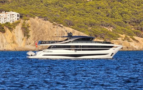 X95 Vista at anchor side profile