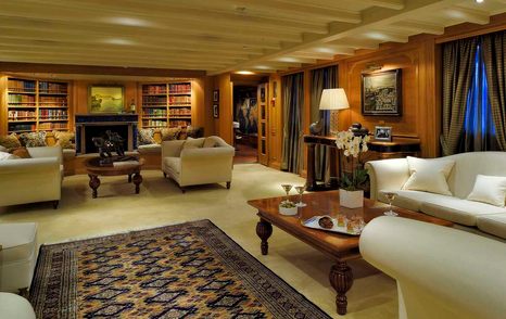 Superyacht Christina O lapis lounge