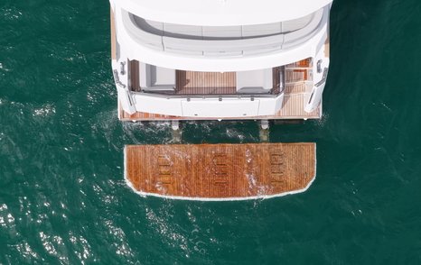 Sirena 48 hydraulic bathing platform lowered into the water