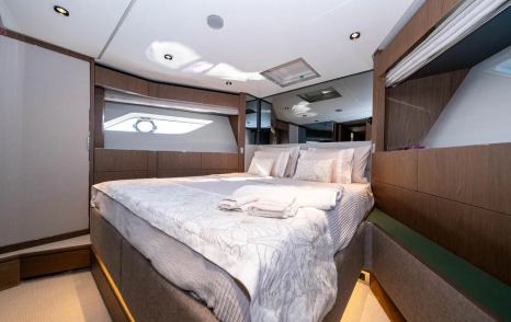 Motor yacht Dogu's guest cabin