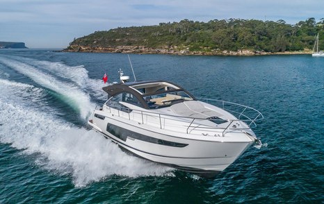 Fairline-Targa-50-GT-dark-grey-superstructure