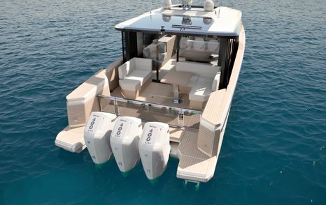 Saxdor-460-GTC-Review-stern-view-with-triple-outboard-engines