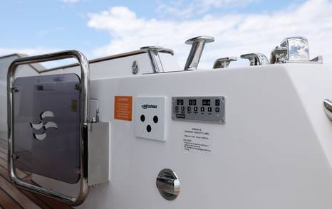Sirena 48 stern controls for hydraulic platform and passerelle