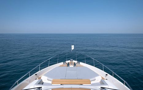 Motor Yacht Cloud Nine foredeck sunpads 