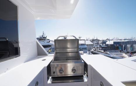 Horizon-V77S-Review-upper-aft-deck-bbq