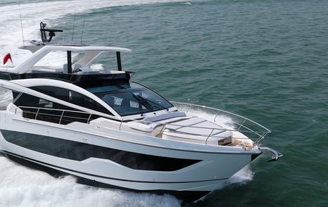 Pearl-63-Review-at-sea-running-close