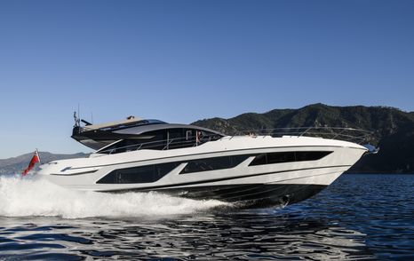 Sunseeker 74 Sportsbridge yacht running shot