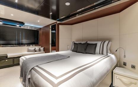 Motor yacht Beyond Beyond guest cabin