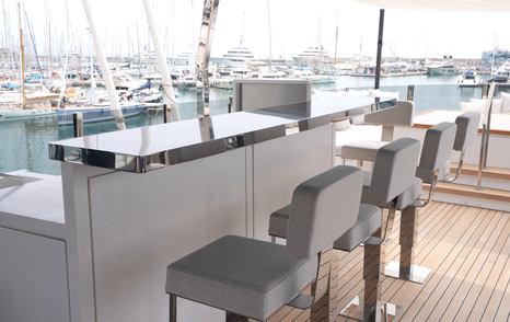 Custom-Line-Navetta-42-Review-sundeck-bar