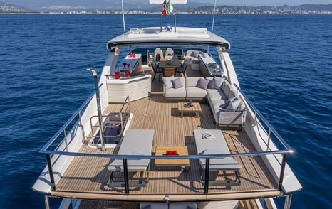 Absolute Navetta 75 motor yacht flybridge