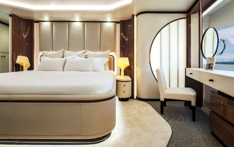 Horizon FD100 Skyline Superyacht master cabin