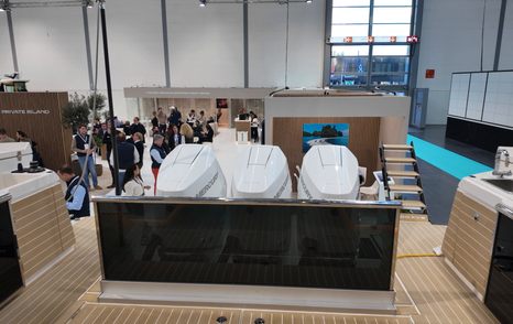 Saxdor-460-GTC-Review-aft-deck-cockpit-glass-transom