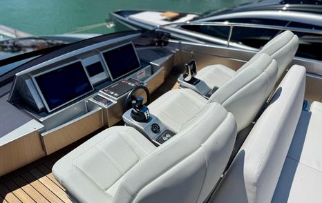 Pershing-8X-Review-upper-helm-seats