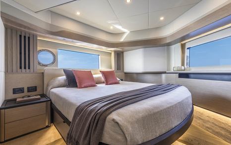 Absolute-Navetta-53-VIP-cabin