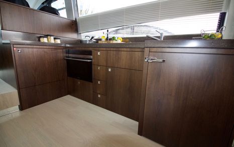 Fairline Squadron 50 galley up