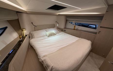 Prestige-F4.3-VIP-cabin-hull-window