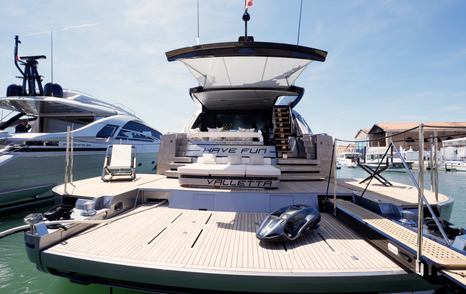 Pershing-GTX70-Review-around-the-marina-stern-to