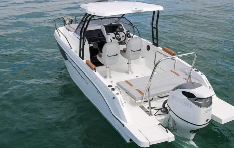 Beneteau-Flyer-8-deck