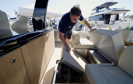 Pardo-43-Review-cockpit-engine-hatch-access-to-Volvo-Penta-IPS-650