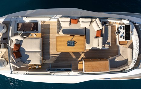 Aerial view of Pardo E72 motor yacht flybridge