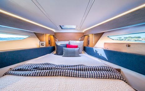 Beneteau Gran Turismo 36 motor yacht cabin
