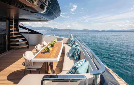 Mangusta GranSport 33 motor yacht main aft deck alfresco dining 