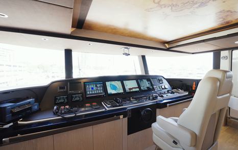 Gulf-Craft-Majesty-140-Review-bridge
