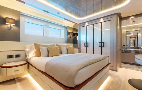 Mangusta-Oceano-44-double-cabin-wardrobe