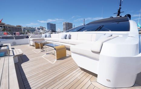 Mangusta-GranSport-54-Review-foredeck-lounge