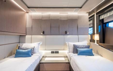 Sunseeker 100 Yacht twin cabin