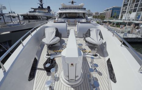 Gulf-Craft-Majesty-140-Review-foredeck-crane