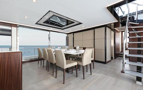 Ocean Alexander 32L motor yacht main saloon forward dining area 