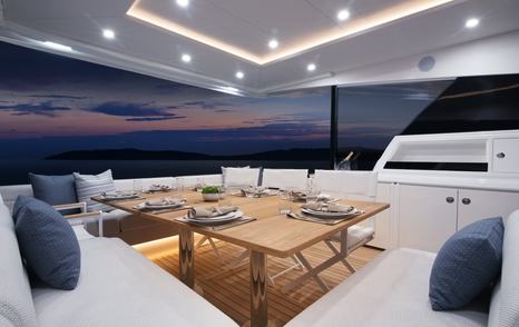 Maritimo-M75-Review-cockpit-seating