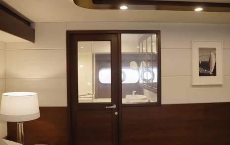 Grand-Banks-GB85-Skylounge-owner-cabin-ensuite