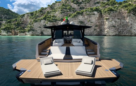 WallyWHY100 aft deck fully open with sun loungers in place