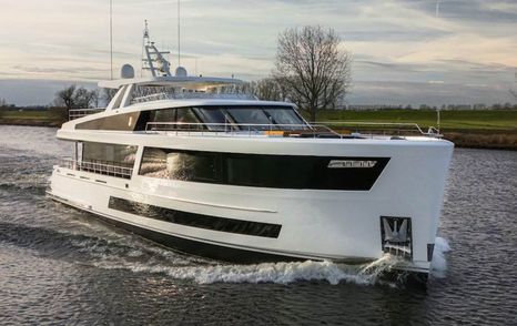 Superyacht Jangada under way 
