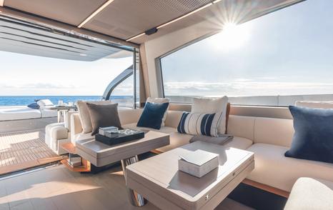 Azimut-S7-saloon-sofa-out