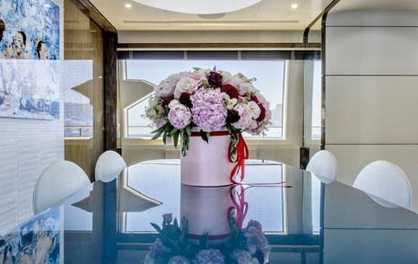 Azimut motor yacht Anastasia V main saloon dining table 
