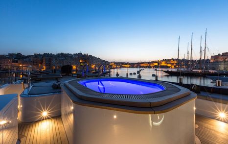 Superyacht Gene Machine's aft deck jacuzzi