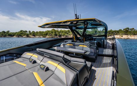 Tecnomar-Lamborghini-63-aft-deck-sunpad