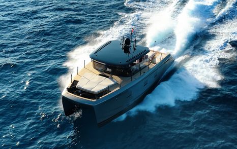 Bluegame BGF45 running off Cannes  