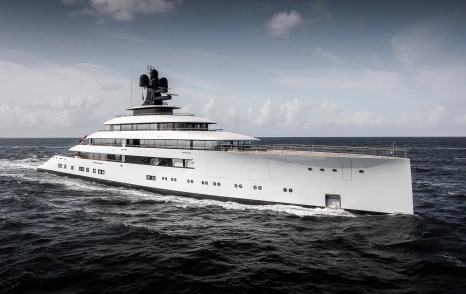 Superyacht Pi under way 